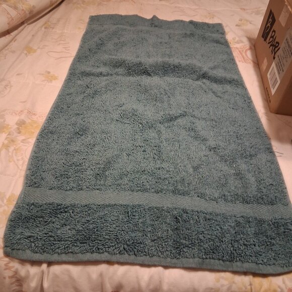 VINTAGE 1950S BATHTOWEL  DONT MISS OUT!!!!! - Picture 1 of 1